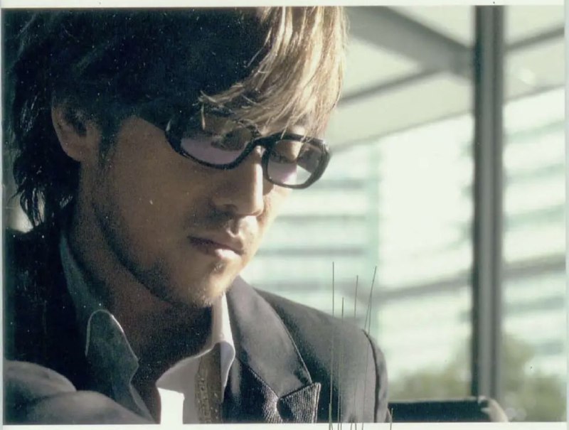 名称：周传雄 - 2005年专辑 - 星空下的传说   Flac描述：《星空下的传说》是周传雄制作专辑的商业方式与制作模式的一个转折点，制作该专辑之前，周传雄做专辑是先收歌，然后发词、发编、唱，横着做，很快就做完了