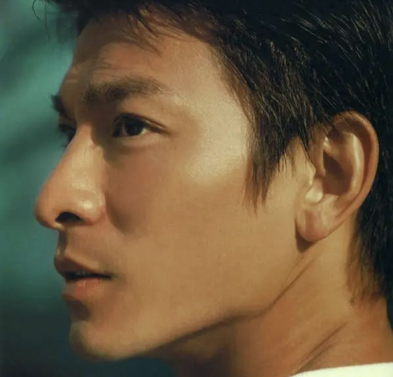 名称：刘德华 - 2002年专辑 - 美丽的一天   Flac描述：从专辑概念到搜寻故事，然后创作、配唱、拍照到发行，前后耗时近一年，终于在2002年7月，刘德华签约加际娱乐的第一张国语大碟，也是加际娱乐的创业钜作《美丽的一天》正式发行