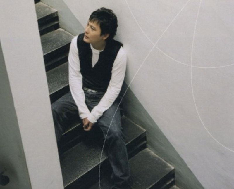 名称：张信哲 - 2006年专辑 - 做你的男人   wav描述：为了打造出一首熟男熟女的首选歌曲，张信哲邀请了合作多次的陈小霞为他量身创作歌曲《曾经》