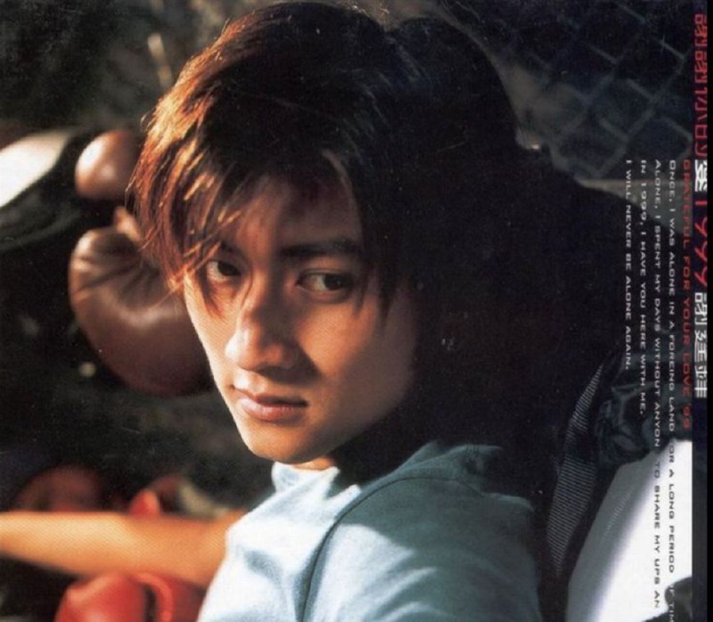 名称：谢霆锋 - 1999年专辑 - 谢谢你的爱1999(香港版)   Flac描述：虽然才刚刚进入音乐界，谢霆锋的表现却是新人中最杰出的，1997年在香港推出首张个人专辑，受到热烈的回响，香港媒体更称他为刘德华、张学友、郭富城、黎明等这四大天王的接班人