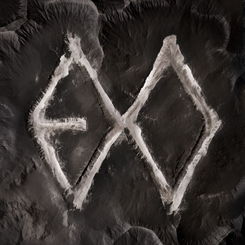 名称：EXO - REVERXE - The 8th Album (2026) ALAC Hi-Res 24bit 96bit描述：EXO 2026年重磅回归，携正规8辑《REVERXE》终结两年六个月等待