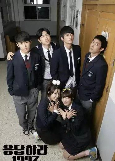 名称：请回答1997 (2012) 1080P 全集 中字硬字幕描述：2012年7月，釜山广安高中第38届同学会上，任职电视作者10年、已经33岁的程诗源（郑恩地 饰）和曾经的朋友们回忆起了充满青春躁动的高中时光