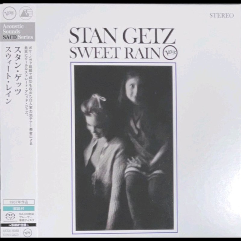 名称：Stan Getz - Sweet Rain (1967) (2025 SHM-SACD  DSF 64 (2.8 MHz/1 bit)描述：Stan Getz《Sweet Rain》（1967）是爵士史里“用呼吸写诗”的神专——波萨诺瓦天王转身投入后波普浪潮，26岁的Chick Corea（钢琴）、爵士界“常青树”Ron Carter（贝斯）组成的新锐班底，把他的次中音萨克斯揉出了蜜糖般的暖，又裹着雨丝的柔