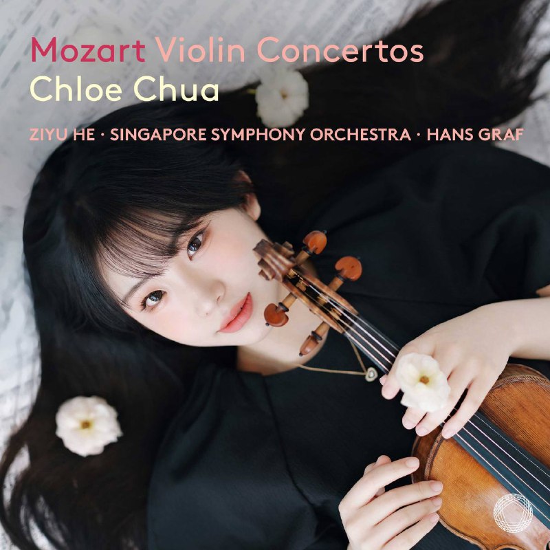 名称：Chloë Chua - Mozart_ Violin Concertos (Hi-Res)(2025) - FLAC描述：Chloë Chua（蔡珂宜）是来自新加坡的天才小提琴家，2007年出生，自四岁起学习小提琴，十一岁便在2018年耶胡迪·梅纽因国际青少年小提琴大赛中夺得少年组冠军，与澳大利亚的李云迪（Christian Li）并列获奖