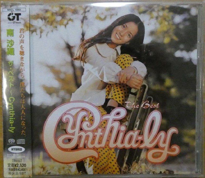名称：南沙织 - Saori Minami - The Best ~ Cynthia-ly (2003, GT Music-Japan) SACD ISO描述：南沙织《The Best ~ Cynthia-ly》于2003年由日本GT Music发行，是致敬昭和传奇偶像南沙织的经典精选大碟