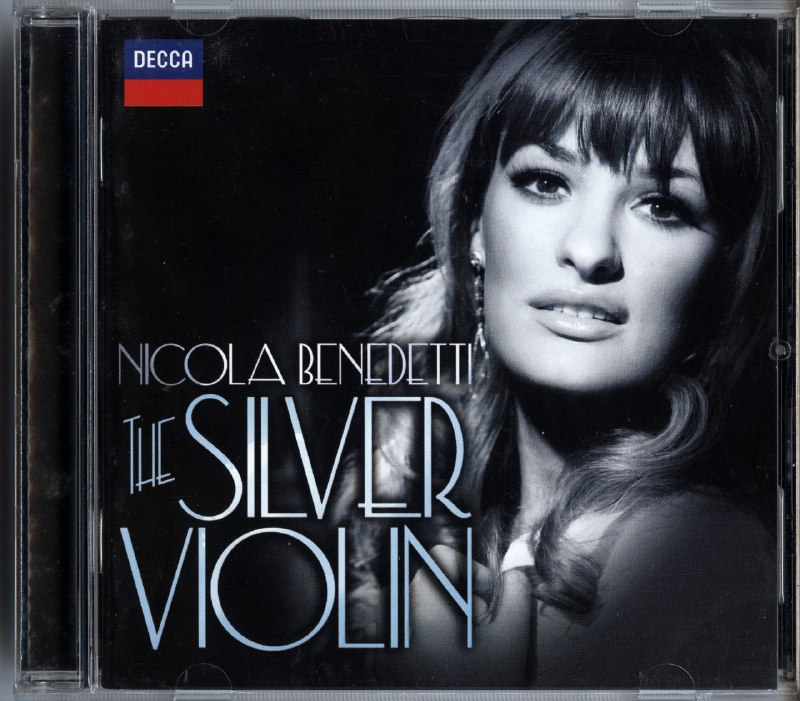 名称：银色小提琴 Nicola Benedetti - The Silver Violin WAV+CUE描述： 2012年Decca发行，苏格兰小提琴家Nicola Benedetti与伯恩茅斯交响乐团、指挥Kirill Karabits合作，以《银色小提琴》致敬影视经典配乐 