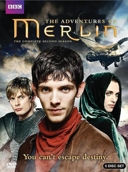 名称：梅林传奇 第二季 Merlin Season 2 (2009)描述：乌瑟国王的养女莫根娜渐渐发现了自身所蕴藏的强大力量，为了逃避乌瑟屠杀魔法师的暴行而私自去寻求古老宗教的帮助