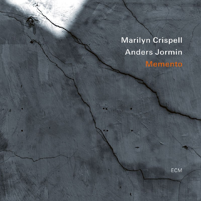 名称：Anders Jormin Marilyn Crispell - Memento (2026) FLAC 24bit 96kHz ecm 爵士描述：2026年 ECM 发行的《Memento》是钢琴家Marilyn Crispell与贝斯手Anders Jormin的首张二重奏专辑，由Manfred Eicher制作
