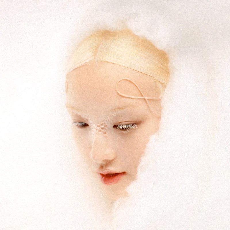 名称：秦凡淇 - 羽毛剑 (2025) ALAC描述：秦凡淇的第二张原创专辑《羽毛剑》，以“羽毛”喻柔软包容、“剑”指坚毅锋芒，诠释女性刚柔并济的力量