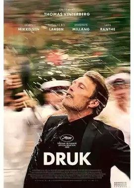 名称：酒精计划 (2020) 1080P 中字内嵌字幕描述：本片将围绕马丁(米科尔森饰)和他三个朋友展开，这四个高中老师为了摆脱日常的循规蹈矩，开始了一项持续醉酒的实验