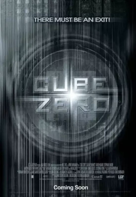 名称：心慌方·零 (2004) 1080P 中字内嵌字幕描述：冰冷血腥、精密恐怖的立方体外部，埃瑞克·韦恩（扎卡里·贝内特 Zachary Bennett 饰）和多德（戴维·哈本德 David Huband 饰）两名看守者百无聊赖应否手头的工作，偶尔一瞥屏幕中受困者的行动