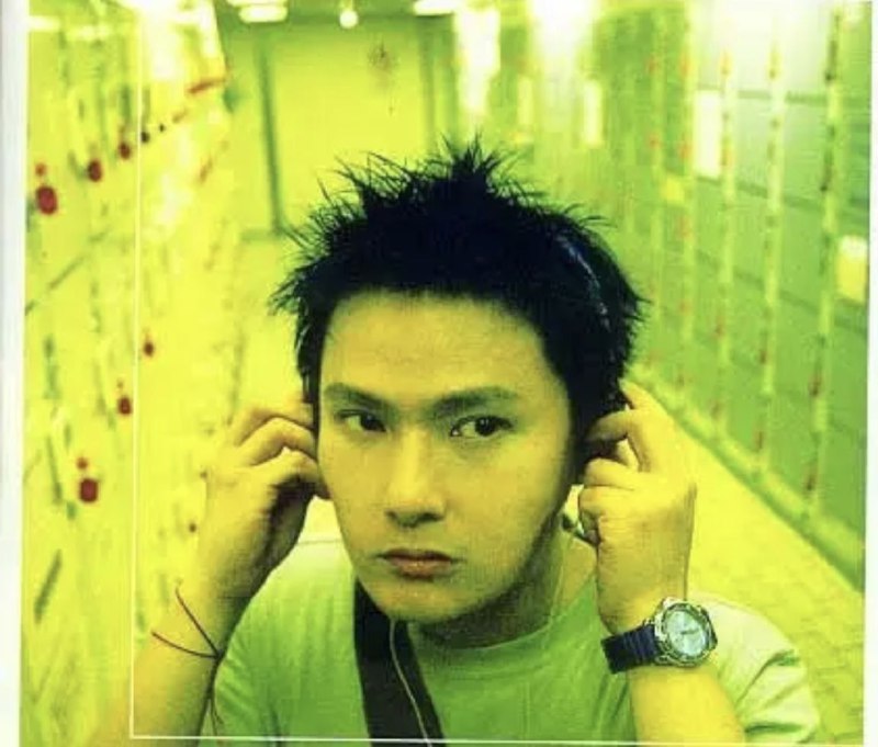 名称：张信哲 - 1999年专辑 - 回来   wav描述：在这张最新专辑中，张信哲网罗流行音乐市场上最炙手可热的制作人、例如：为多位年轻歌手如李玟、莫文蔚、王力宏…制作专辑歌曲的名制作人Jim Lee〈李振权〉、早就是张信哲合作的老班底，此次更为阿哲跨刀制作专辑；而制作出蓝心湄创新曲风引起广大回响的音乐精灵黄韵玲，也在相隔八年以後与阿哲再度合作；此外还有薛忠铭、黄怡等制作人，有这些优秀的制作人为其作嫁，使得这张专辑制作的背後可是金光闪闪呢！1. 回来2. 不做你的爱人3. 找钥匙4. 惩罚5. 求爱6. 两个人的森林7. 忧郁症8. 绝情9. 坏天气10. 怕冷11. 世界这分钟链接：