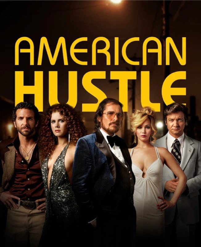 名称：美国骗局 (2013) 4K SDR 中字外挂字幕描述：一次偶然中，埃文（克里斯蒂安·贝尔 Christian Bale 饰）遇见了性感美艳的脱衣舞女西德尼（艾米·亚当斯 Amy Adams 饰），趣味相投的两人一见钟情，很快就打得火热